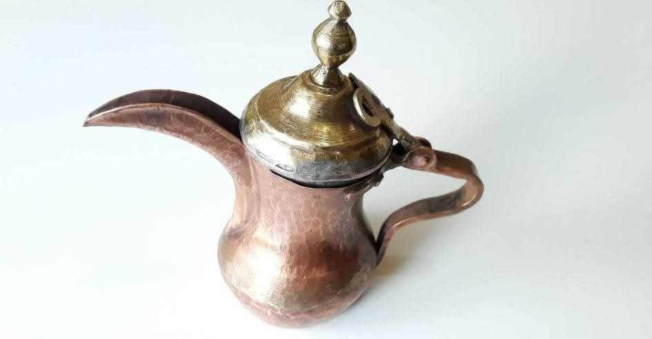 Cafetiera din cupru si alama Dallah Orientul Mijlociu, lucrata manual