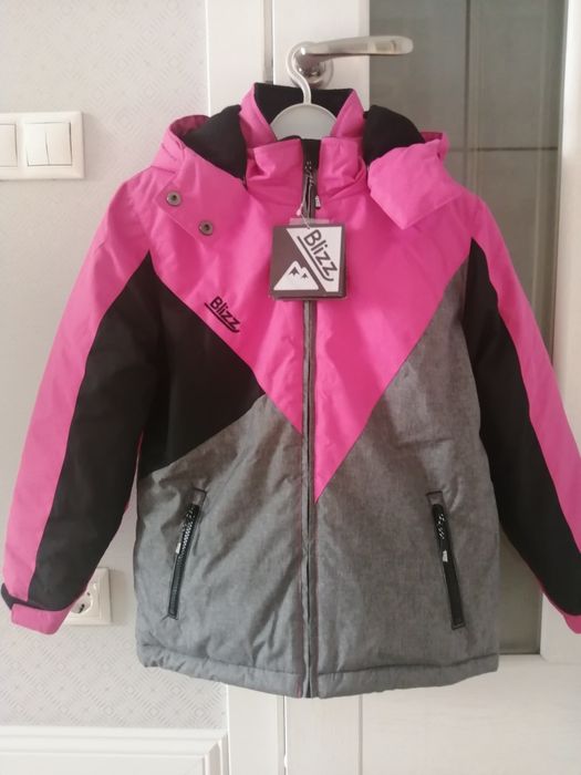 Новая зимняя куртка на девочку  10лет
