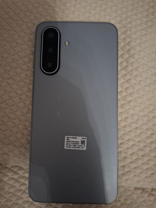 Продавам нов Samsung A17.