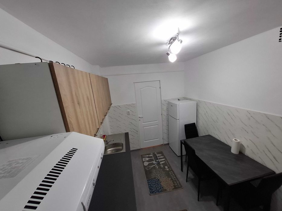 Inchiriez apartament