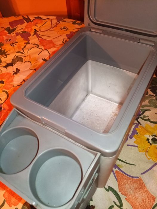 Răcitor auto tip cotieră