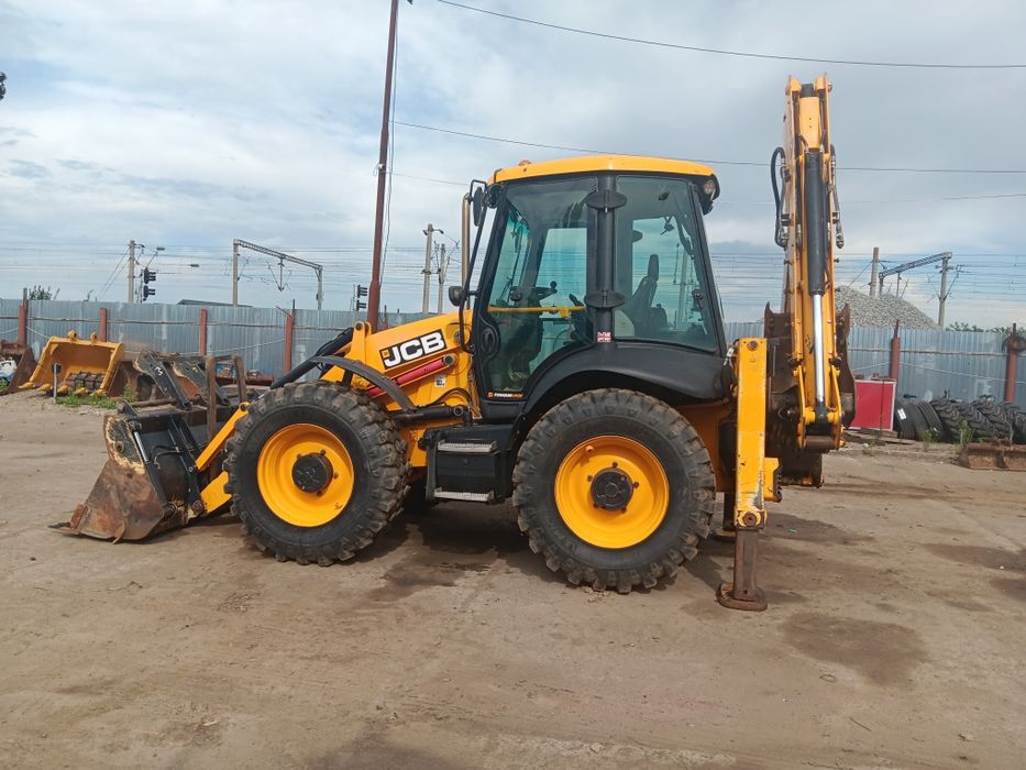 Vând buldoexcavator jcb 4cx