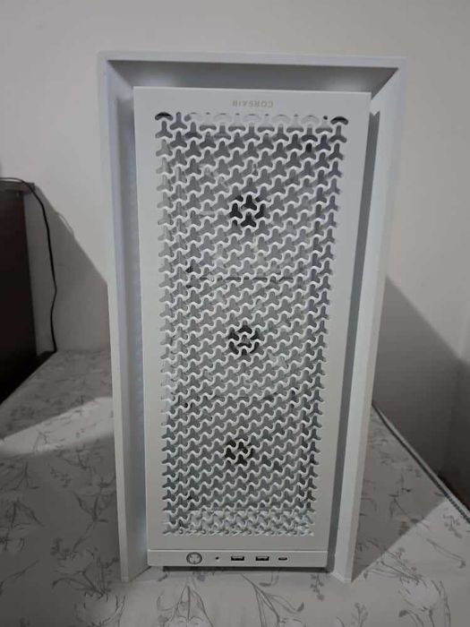 carcasa pc gaming corsair frame 4000d  folosita 2 luni 300 lei