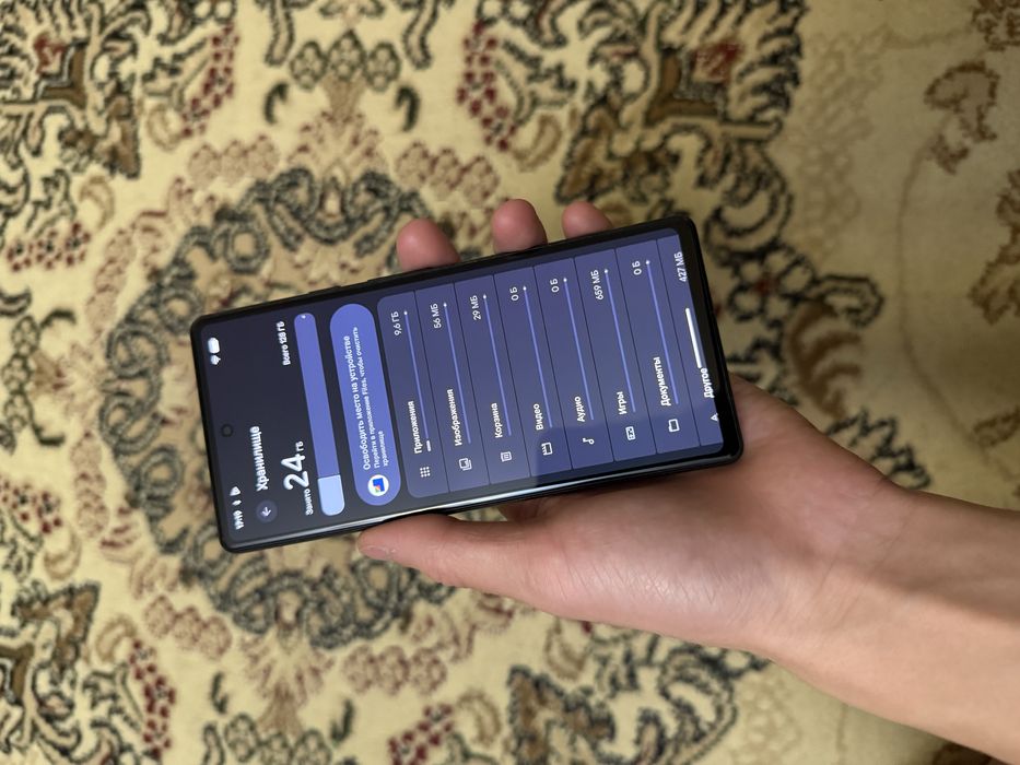 Два Google pixel 6a