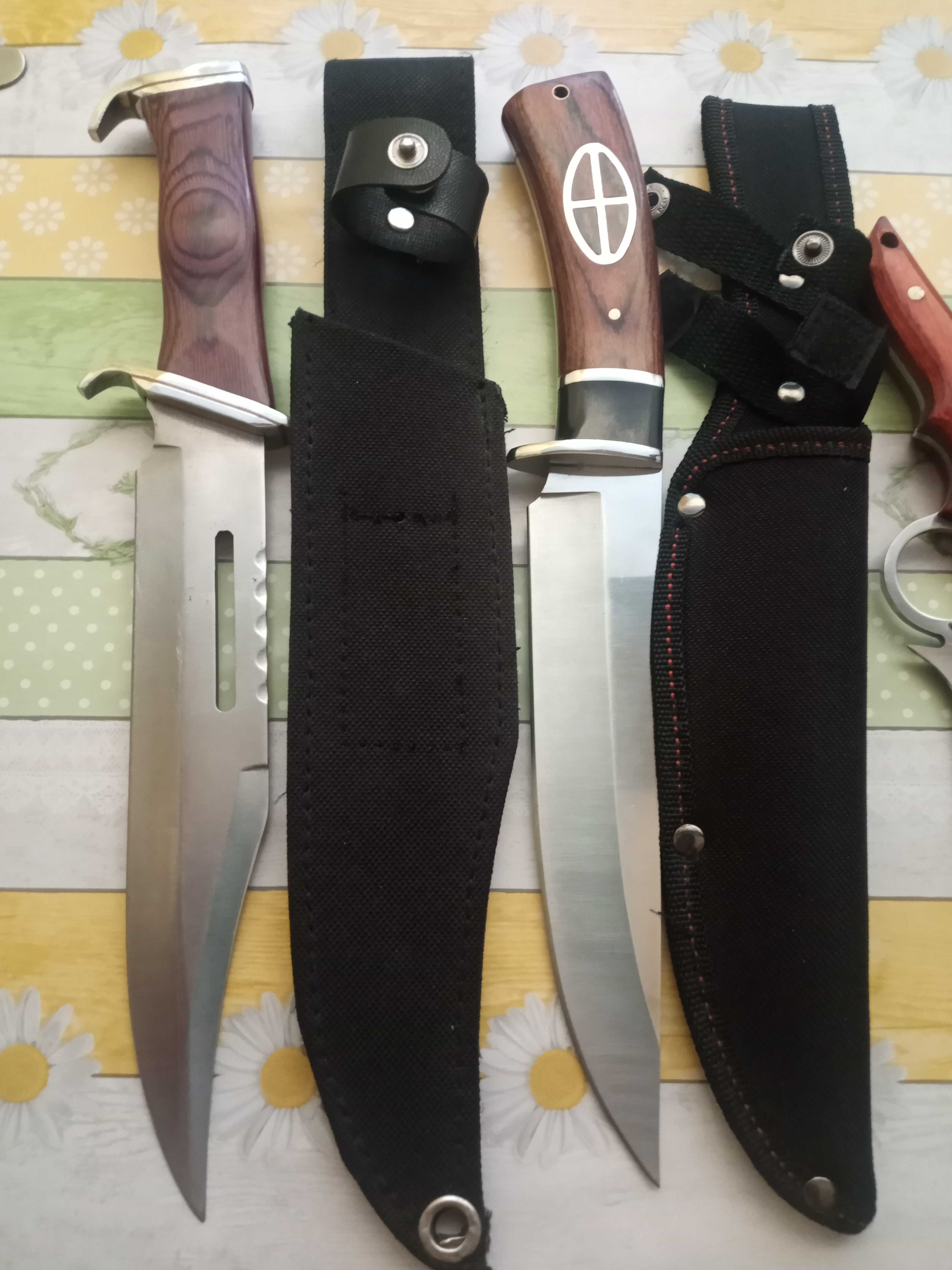 Ножове с калъфи комплект.