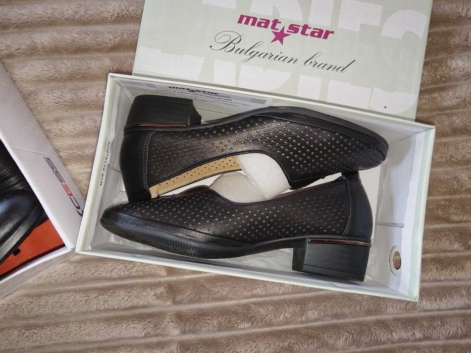 Два чифта дамски обувки - нови - 45 лв.