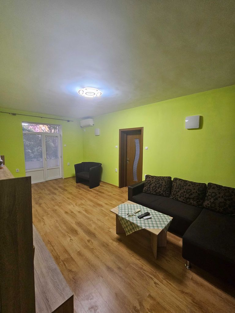 Продава се Тристаен апартамент в Плевен, Идеален център - 87 кв.м за 1288 €/кв.м - Снимка #4