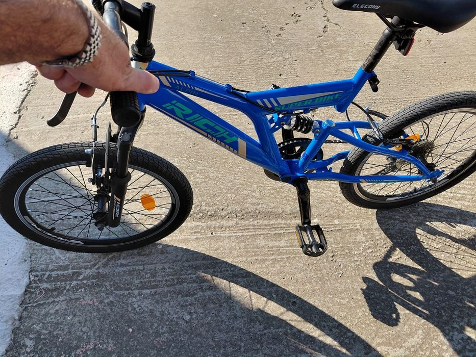 Vând bicicletă cu suspensii față - spate