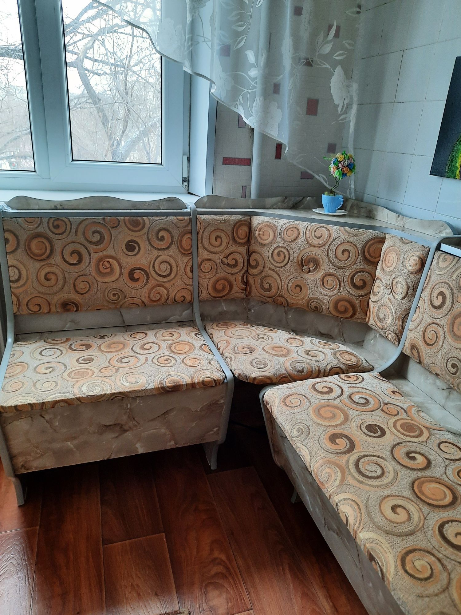 Кухонный уголок продаю срочно