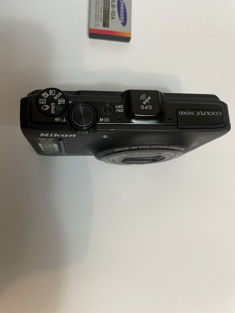 Nikon S9300 18x zoom optic 16Mpx afisaj data ora