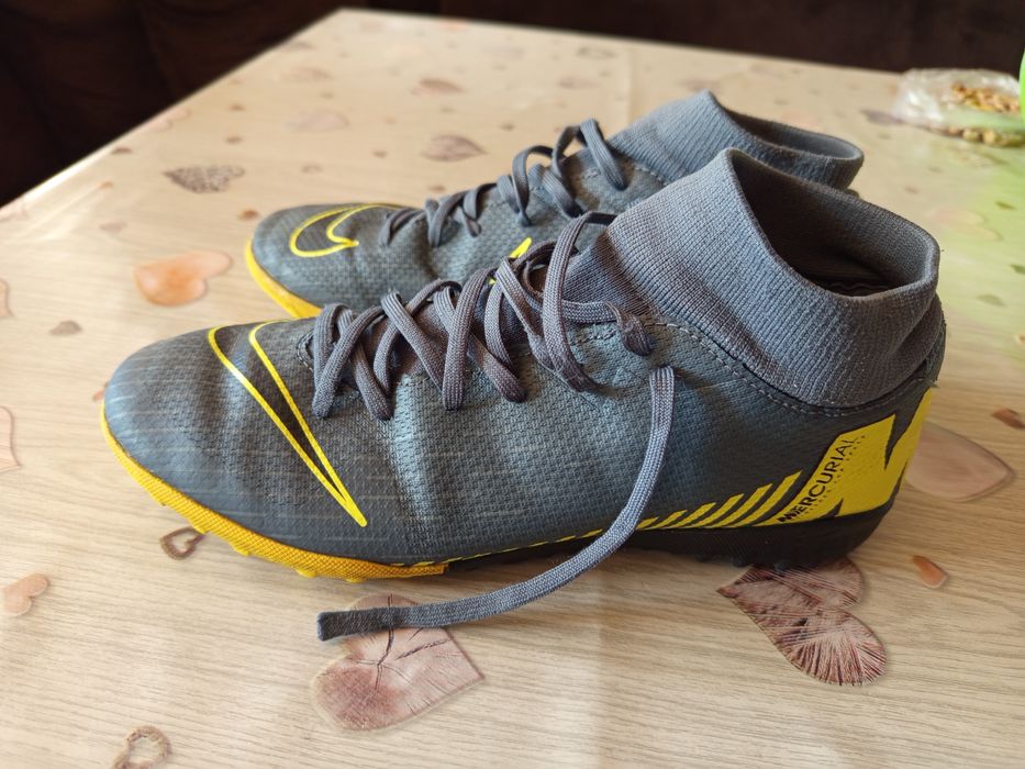 детски футболни обувки Umbro 37 и 40н.кожени и Nike 40 н.