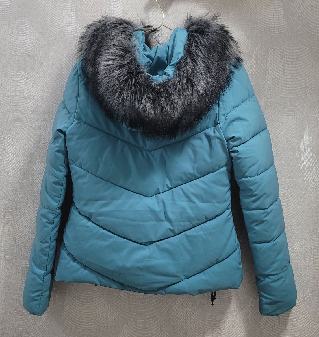 Продам куртка. Состояние идеальное.