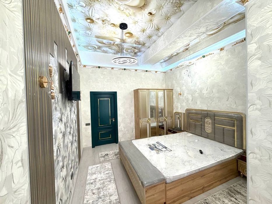 Chinor restorani tomonda uy sotiladi.