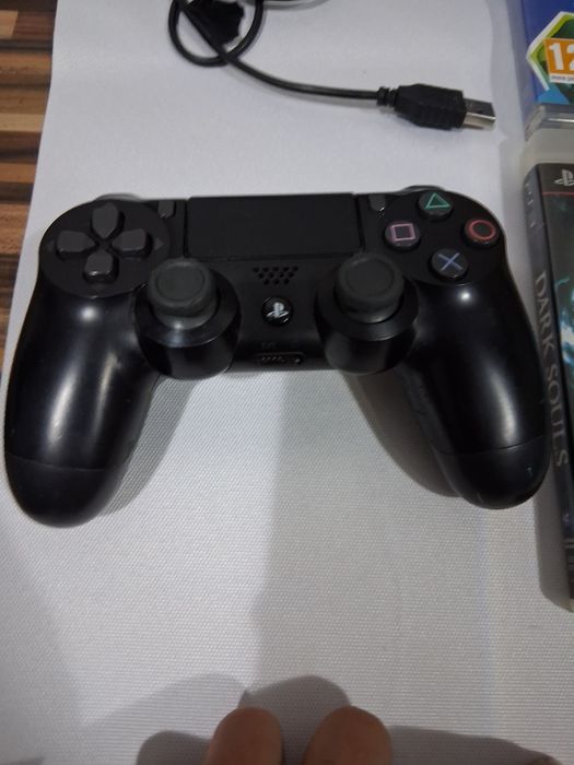Vând pedale cu volan Logitech,4 jocuri și o maneta de PS3