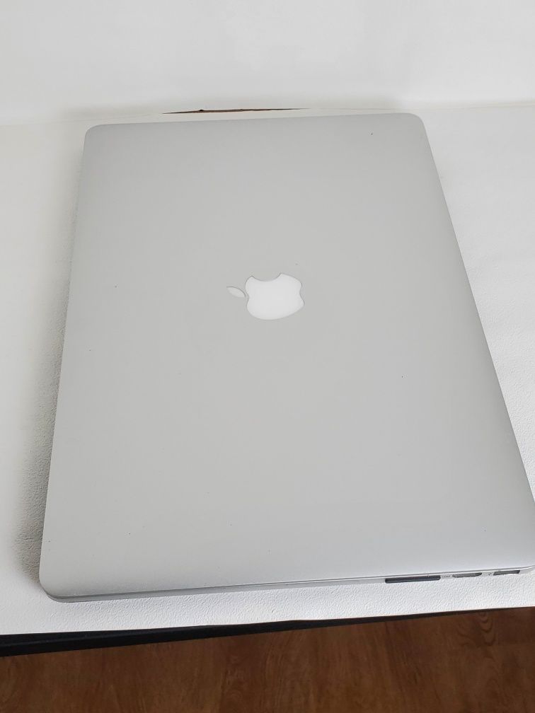 Apple MacBook Pro 15" , ретина экран