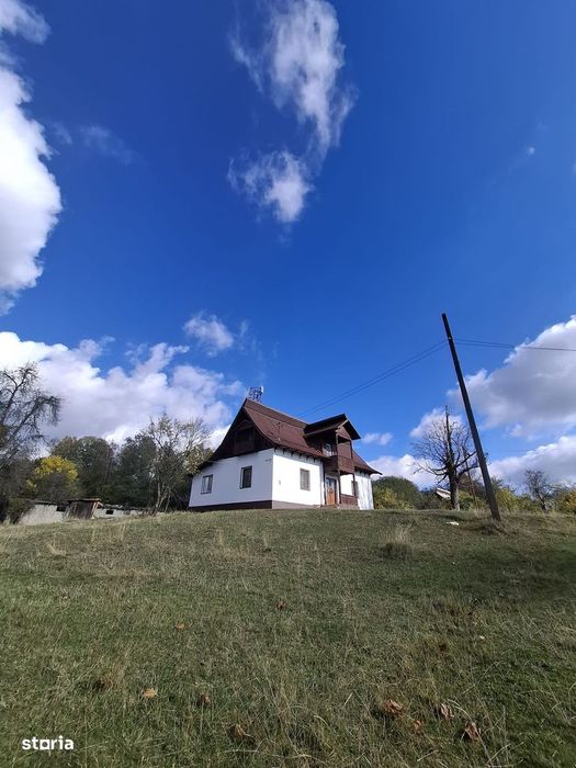 Casa 3 camere,bucătărie,baie, centrală cu lemne + teren com Bunești