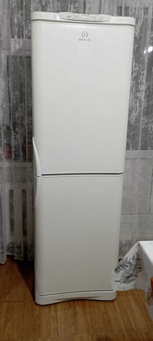 Холодильник Indesit