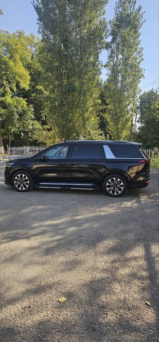 Srocno sotiladi Kia Carnival
