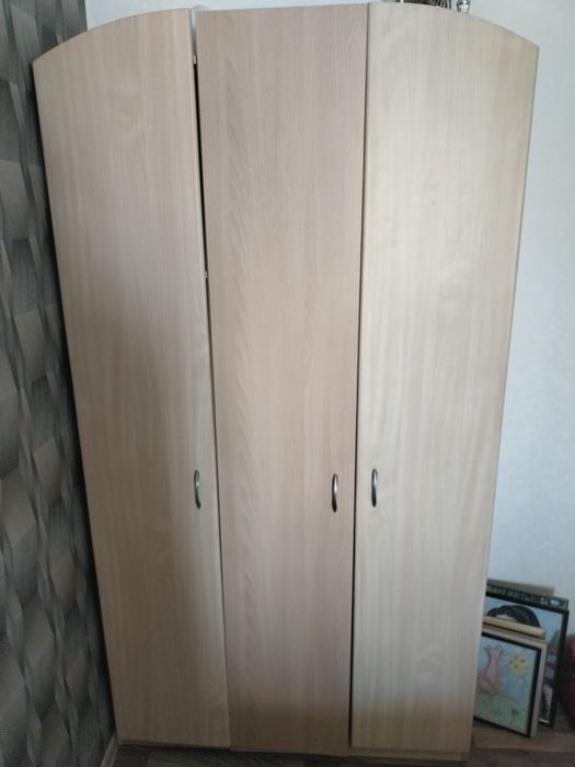 Продам прихожую.