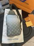 Louis Vuitton Avenue Slingbag мъжка чанта