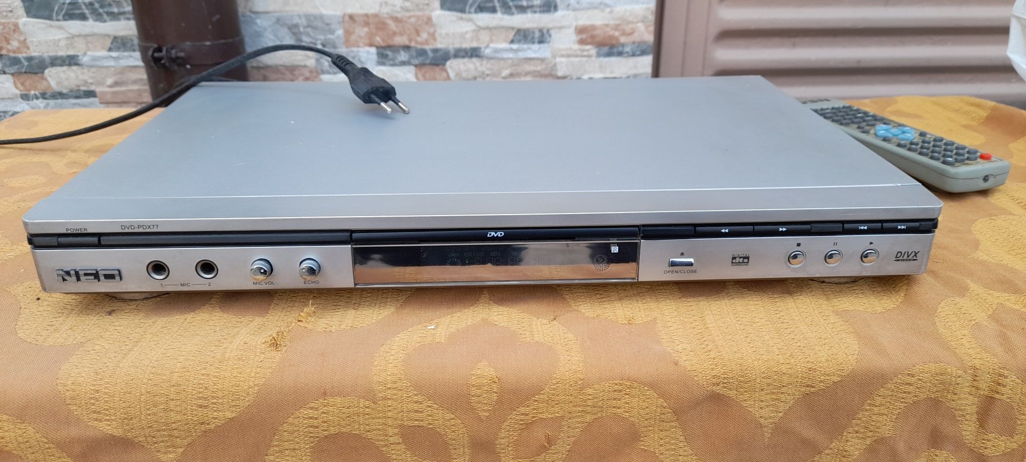 DVD player NEO работещо