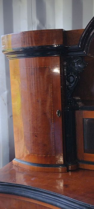 Servantă vitrină mobilă