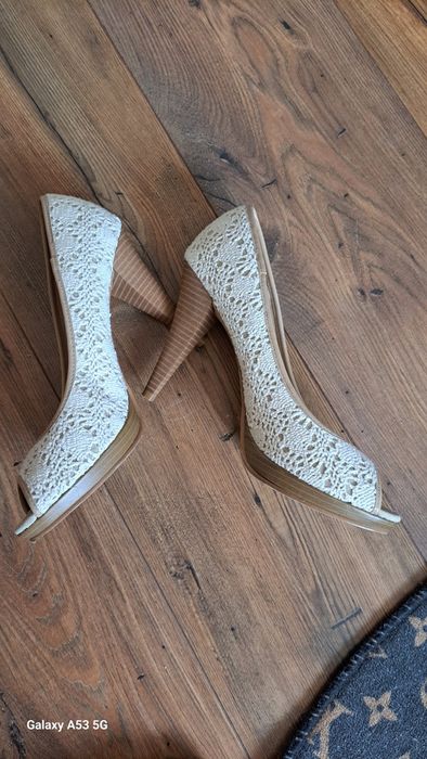 Елегантни дамски обувки