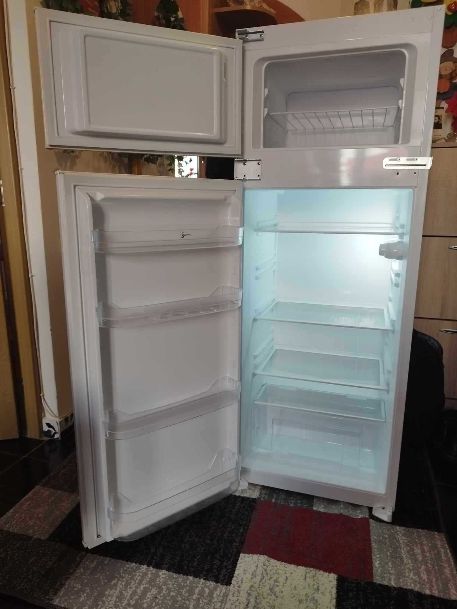 Vând frigider incorporabil in stare buna preț 550 lei