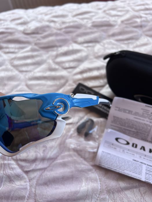 Слънчеви очила Oakley Jawbreaker.