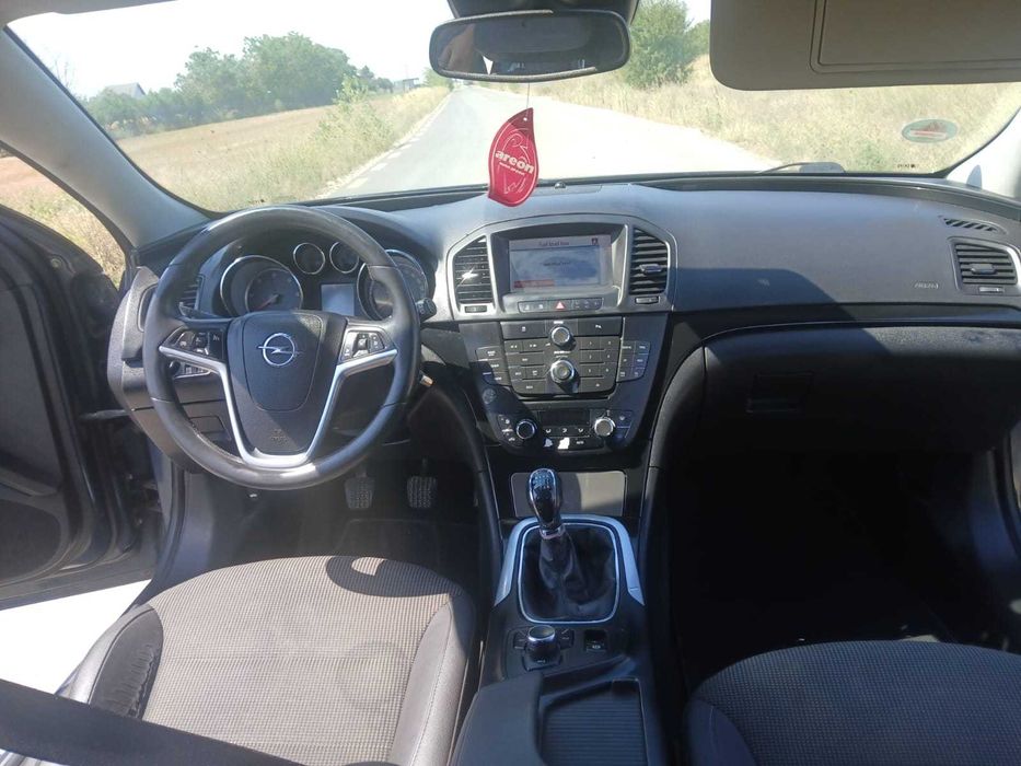 Vând Opel Insignia