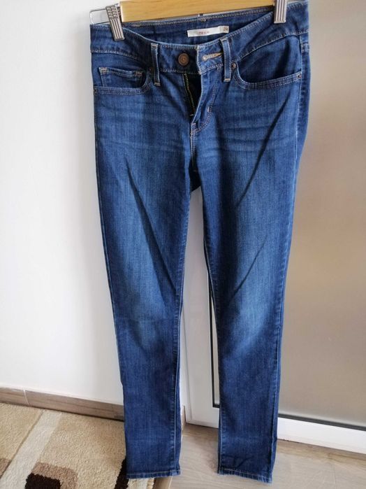 Vând blugi Levi's mărimea 24