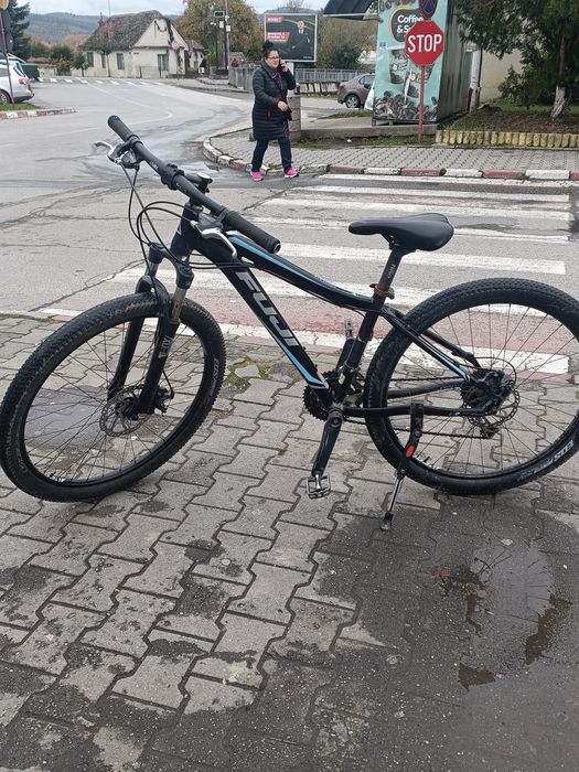 Vând bicicleta  fuji