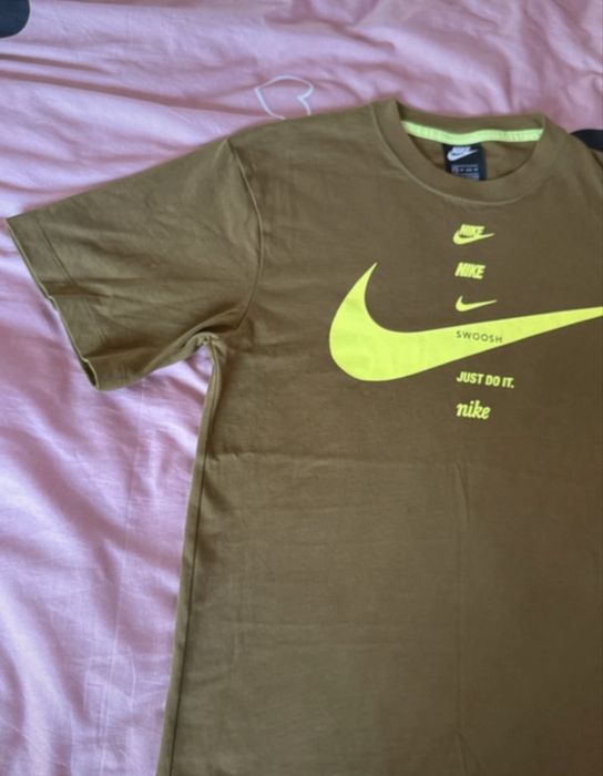 Tricou kaki Nike