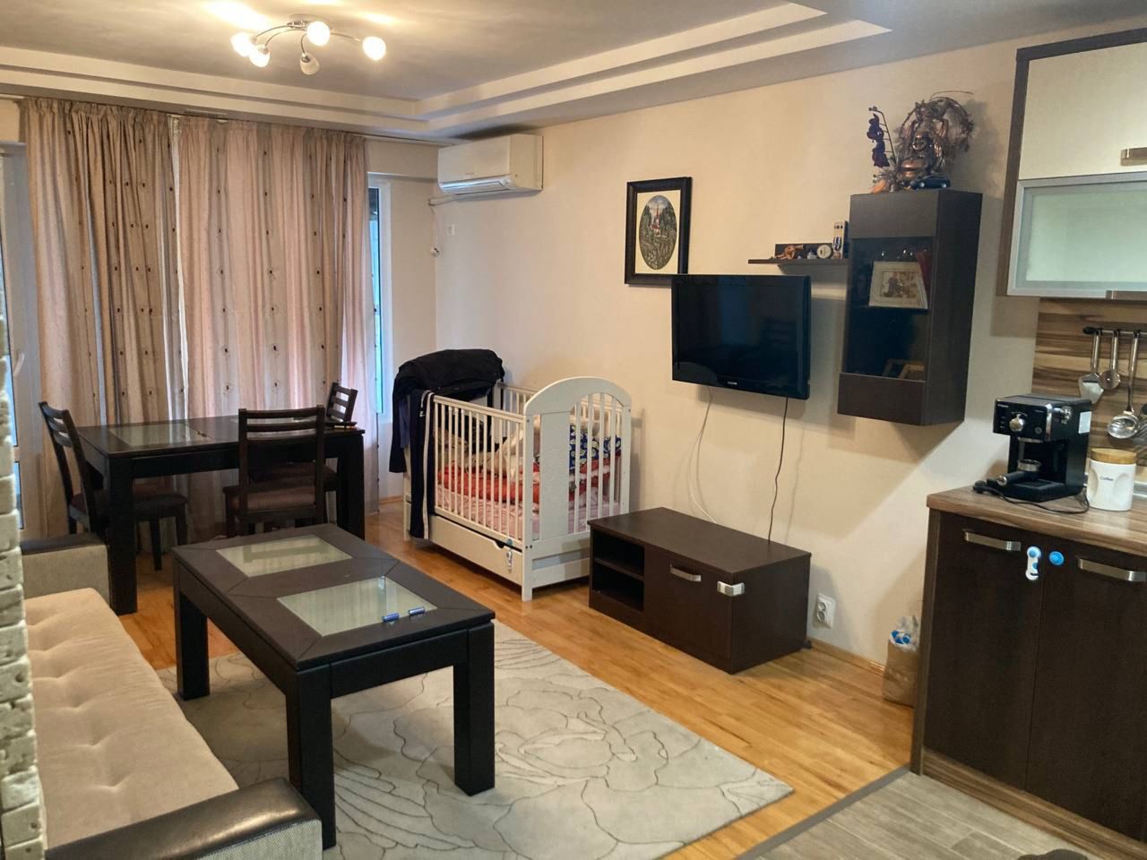 Дава се под наем Тристаен апартамент в Царево - 6 кв.м за 408 € - Снимка #1