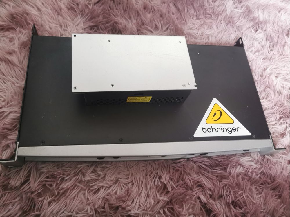 Amplificator Digital pe 4 canale Behringer EPQ304 Europower