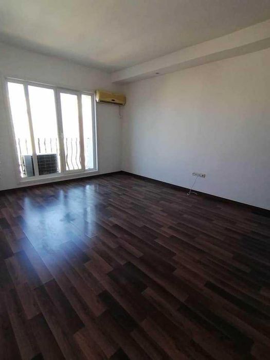 Apartament 3 camere semi-mobilat cu vedere la piscină in Cosmopolis