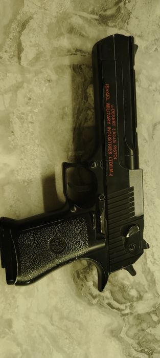 Продам пистолет игрушечный металлический