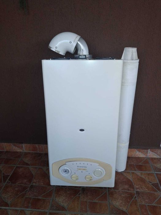 Centrala termica Ariston Bis 2 24 FF din 2012