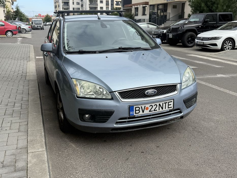 Ford focus 2005 albastru sedan kilometri putini