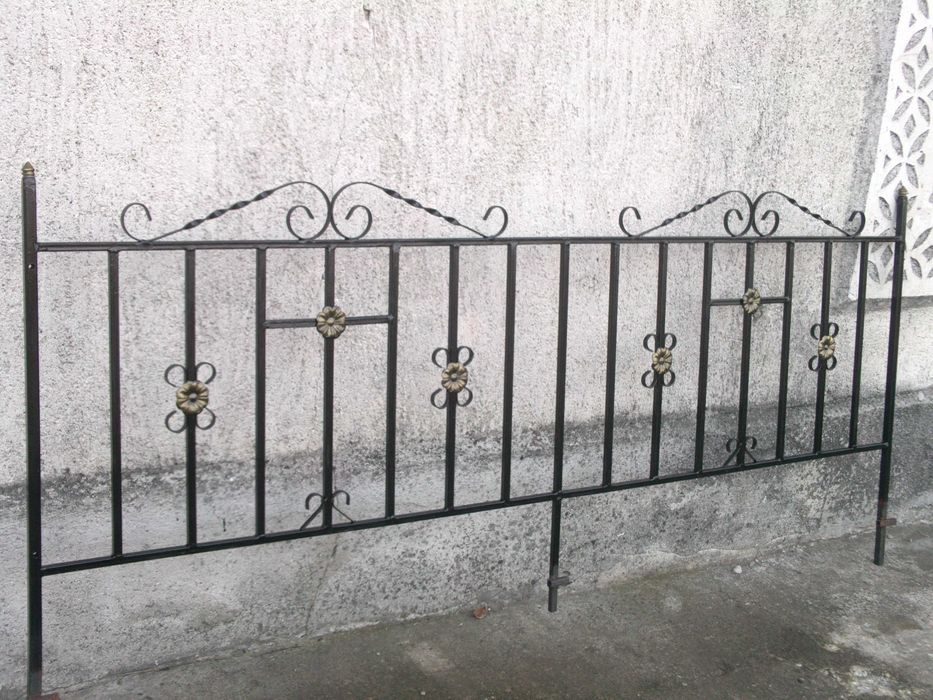 Grilaje metalice imprejmuire mormant+cruci metalice