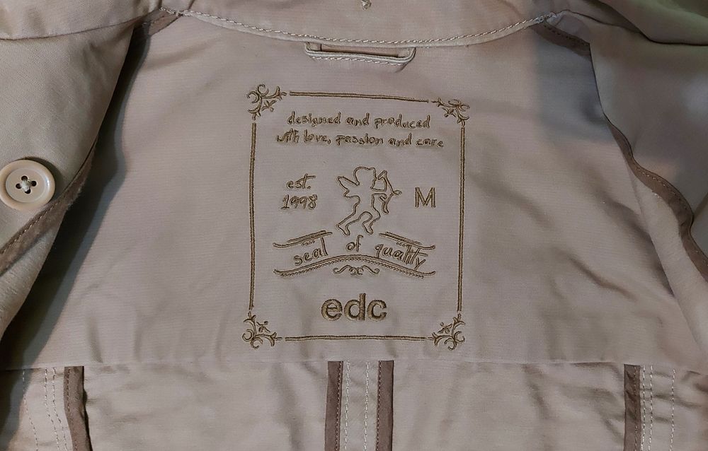 Готино яке на Esprit, р-р М, много красив цвят