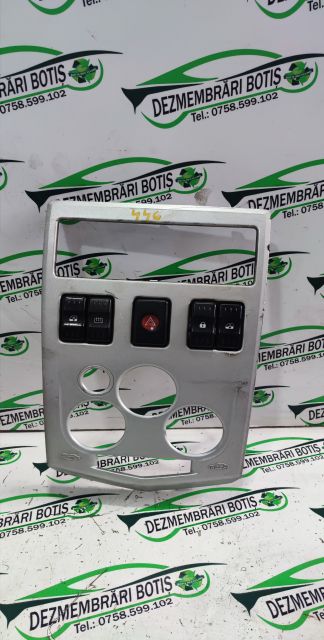 Consola centrala ornament trim 8200382717 Dacia Logan prima generatie