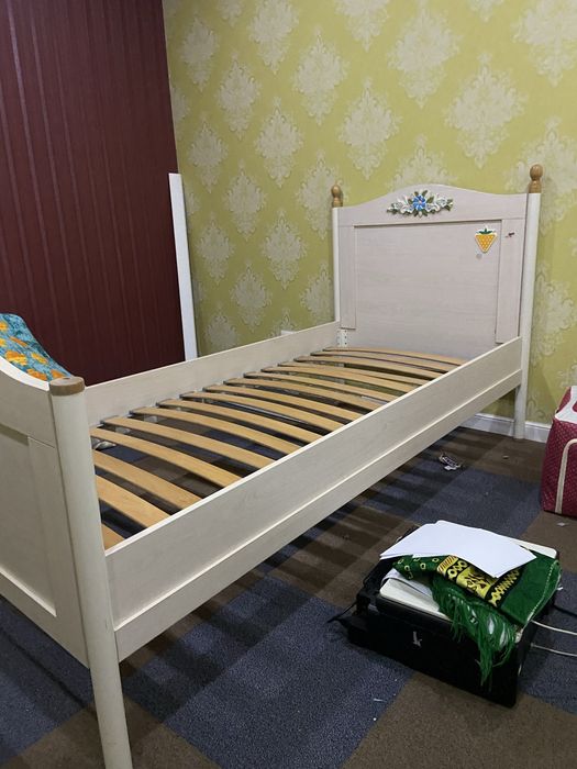 Кровать одинарная