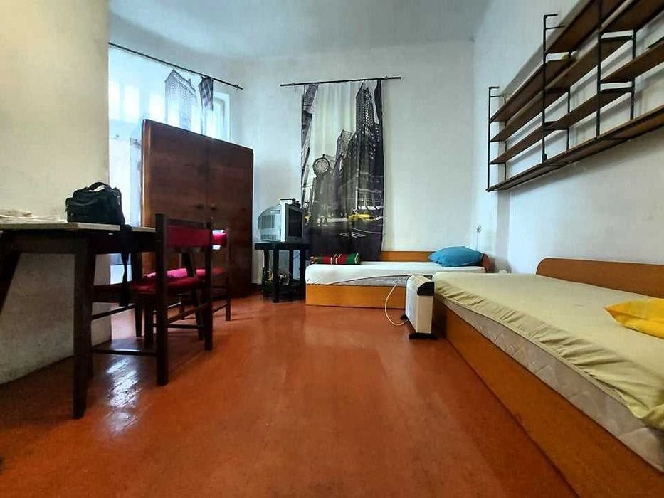 Дава се под наем Тристаен апартамент в Бургас, Център - 15 кв.м за 110 € - Снимка #1