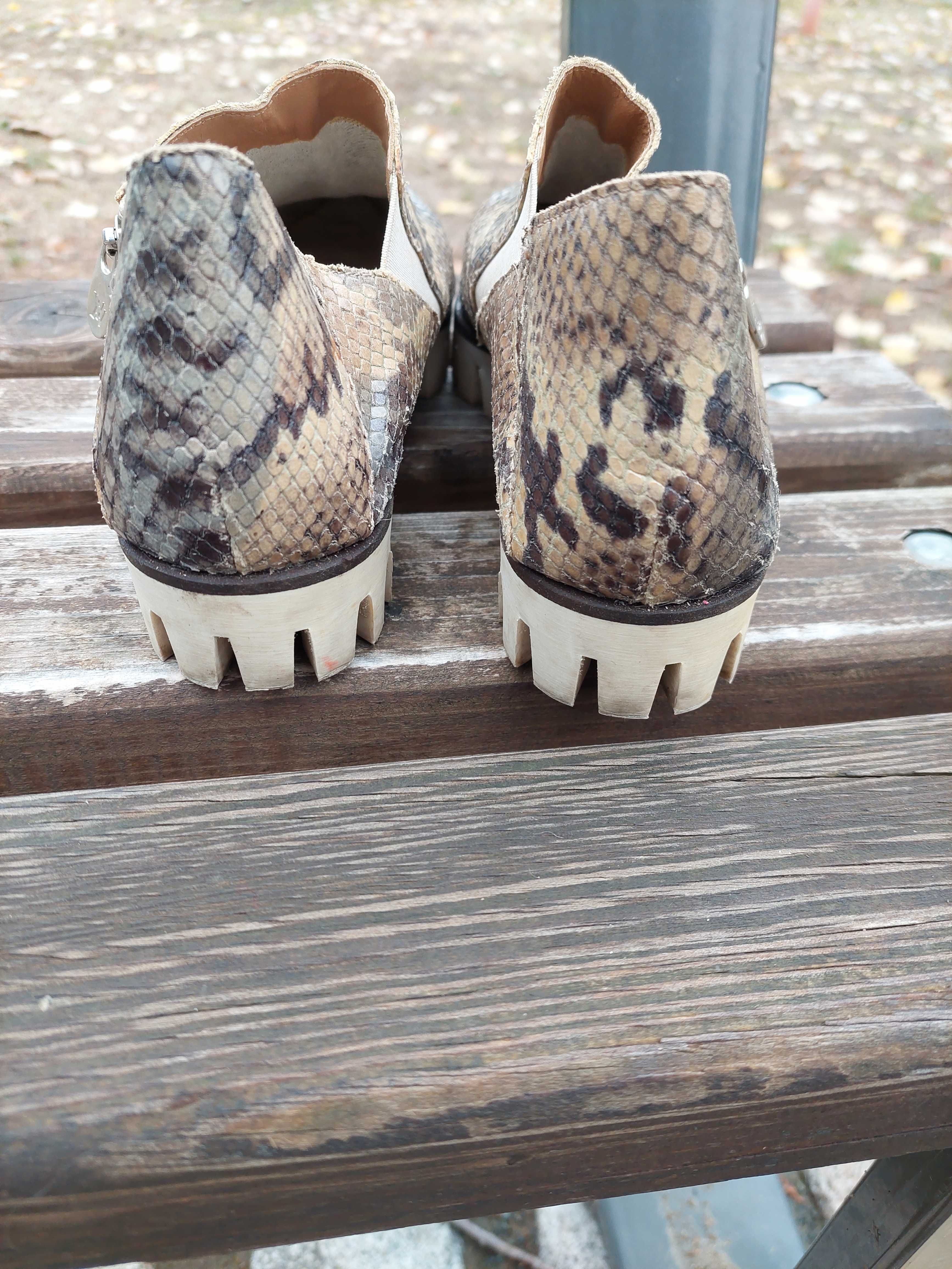Дамски есенни обувки 38 номер с цип.
