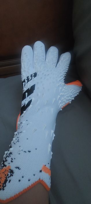 Футболные перчатки  Adidas Predator Demonskin