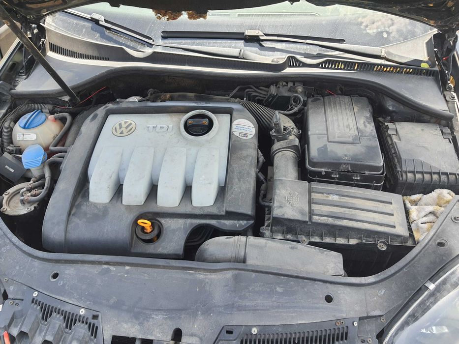 На части! VW Golf 2.0 TDI