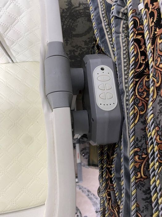 Детская люлька 
Model Didit-002
Есть пульт управления 
Все работает 
О