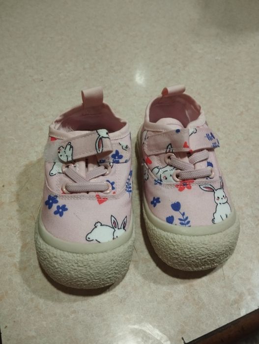 Продаю детскую обувь.