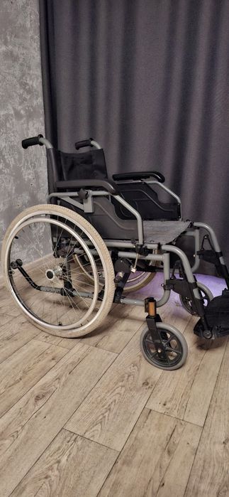 Продам инвалидную коляску